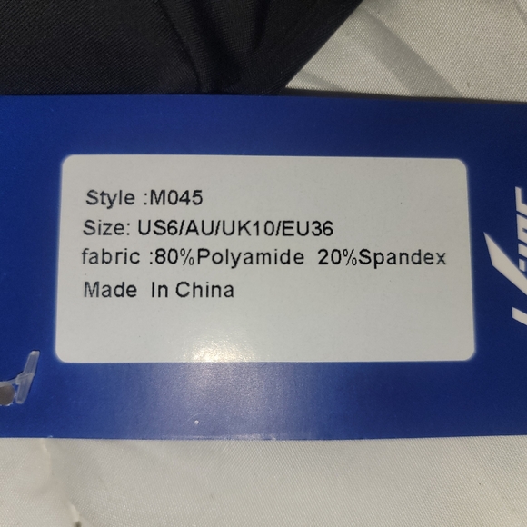 Black swimsuit top size 6 NWT - Picture 2 of 4